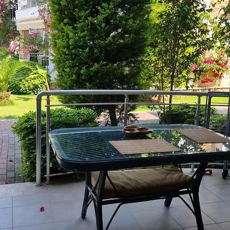 Denize 100 Mt. Sessiz Sakin Havuzlu Sitede 1+1 Daire *