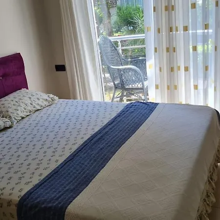 Daire Denize 100 Mt. Sessiz Sakin Havuzlu Sitede 1+1 *