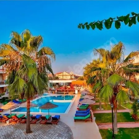 Daire Denize 100 Mt. Sessiz Sakin Havuzlu Sitede 1+1 *