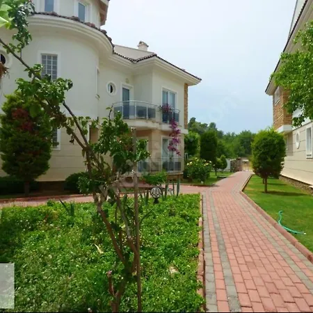 Denize 100 Mt. Sessiz Sakin Havuzlu Sitede 1+1 דירה *